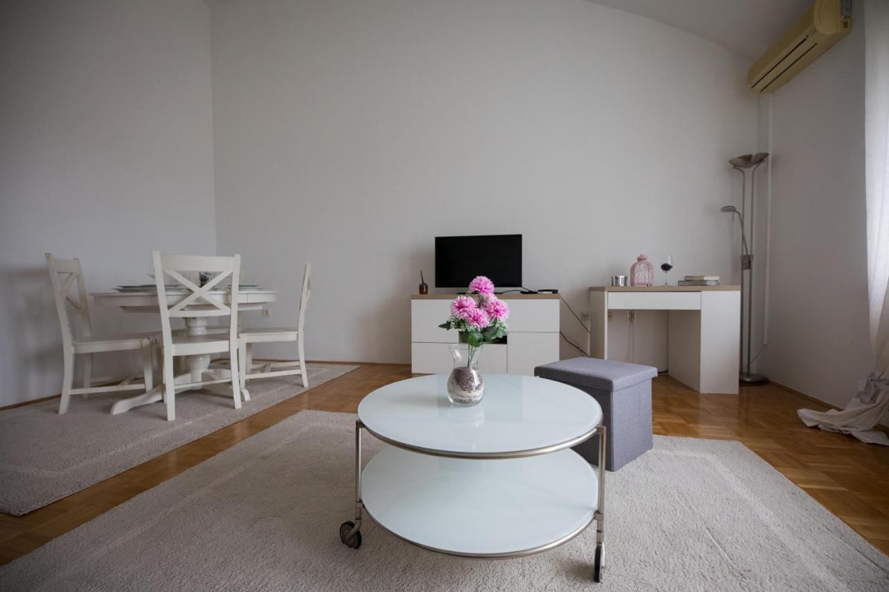 Apartman Ana Lägenhet Osijek Exteriör bild